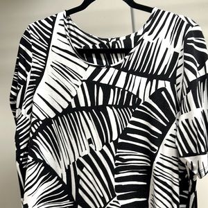 Chico's Black and White Short Sleeve Tee